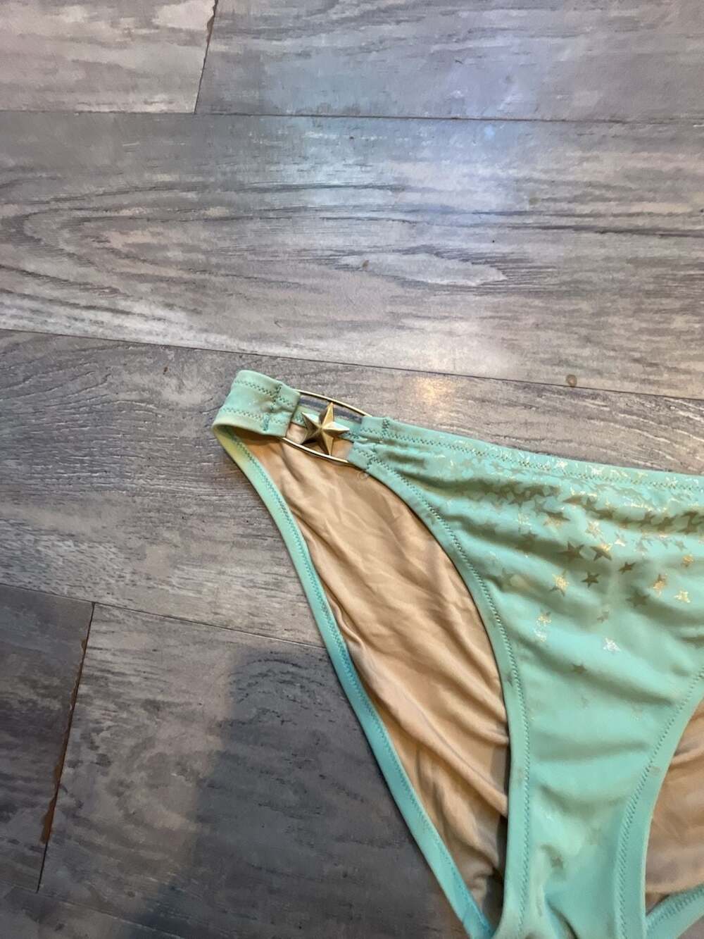 Victoria's Secret - Picture 2 of 5